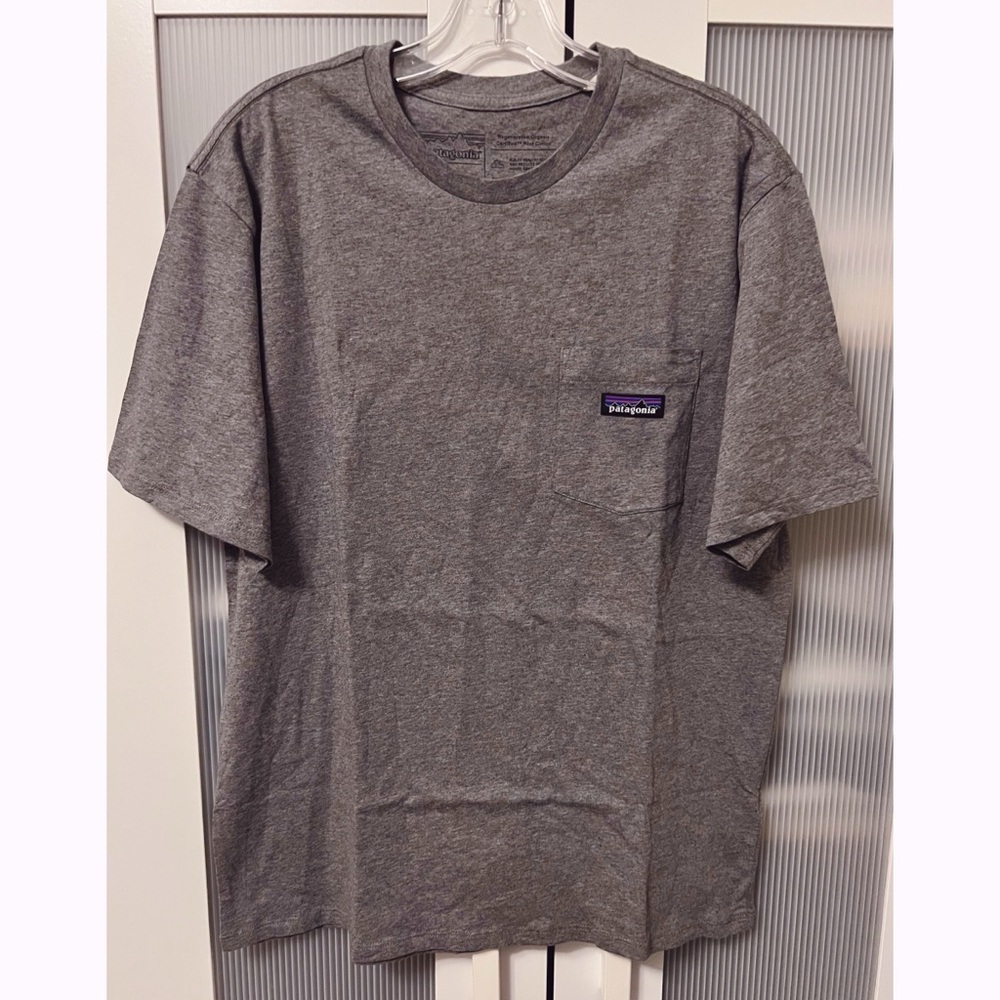 NWT Patagonia Men Classic Logo Organic Cotton Pocket Tee Tshirt Light Gray